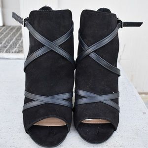 CHRISTIAN SIRIANO black heels 6.5